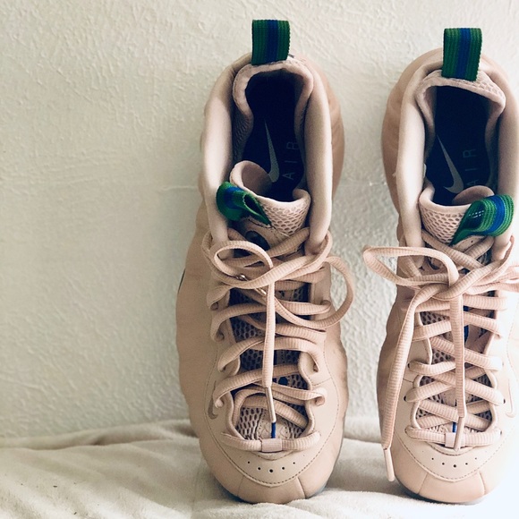 ♦️SOLD♦️Women’s Nike air Foamposite sneakers 10 - Picture 2 of 8